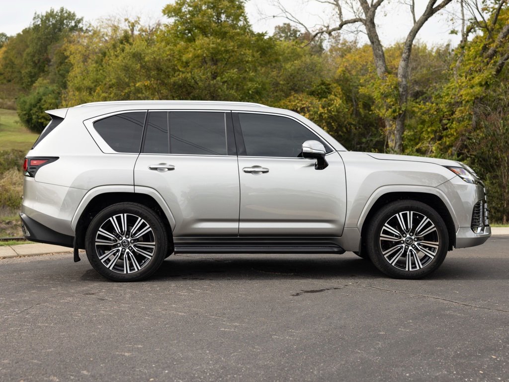 Used 2024 Lexus LX 600 4WD w/ Luxury Package image 10