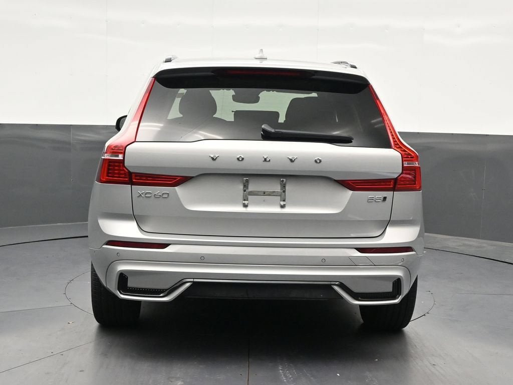 Certified 2024 Volvo XC60 B5 Plus AWD/4WD image 5