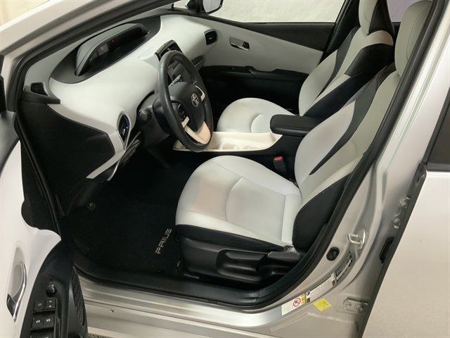 Used 2018 Toyota Prius Three Touring FWD image 13
