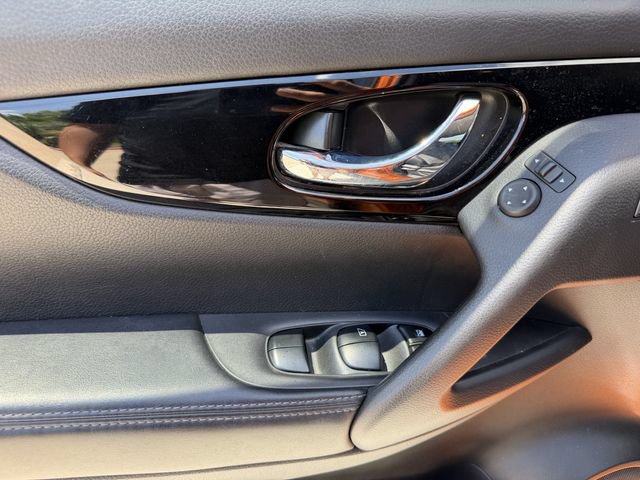 Used 2022 Nissan Rogue Sport SV w/ Technology Package FWD image 11