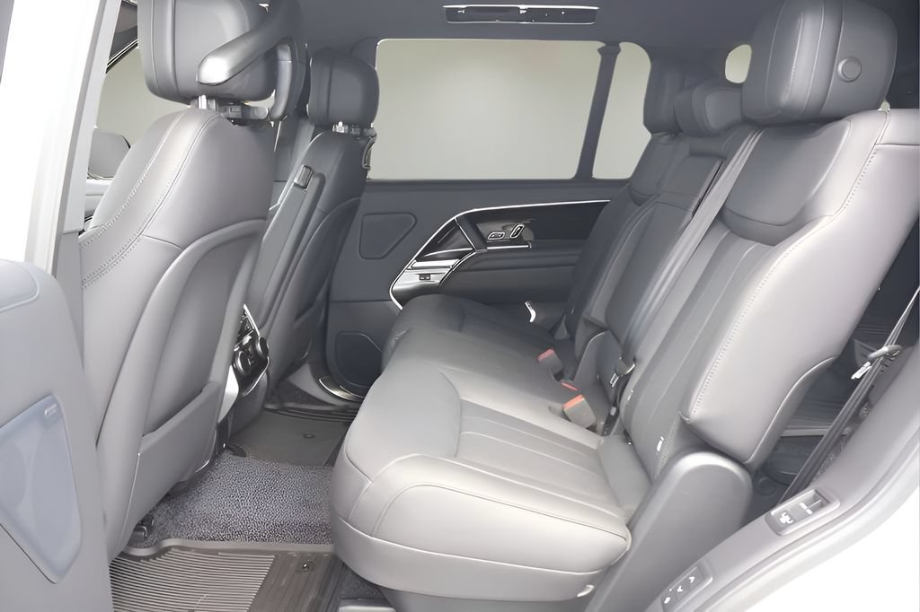 New 2026 Land Rover Range Rover Long Wheelbase SE AWD/4WD image 12