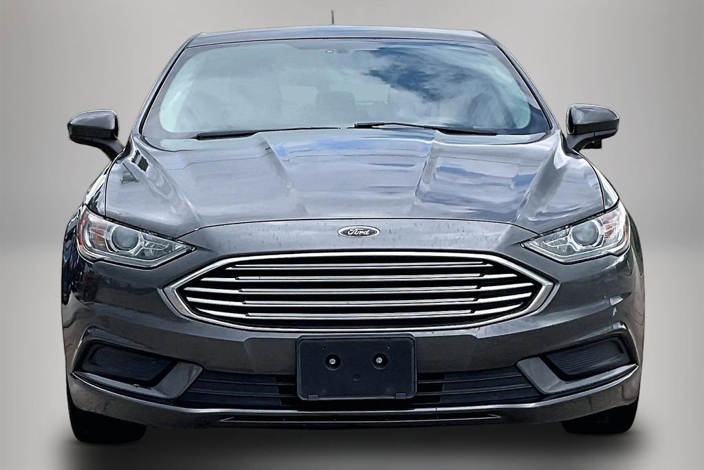Used 2017 Ford Fusion SE w/ Fusion SE Technology Package FWD image 3