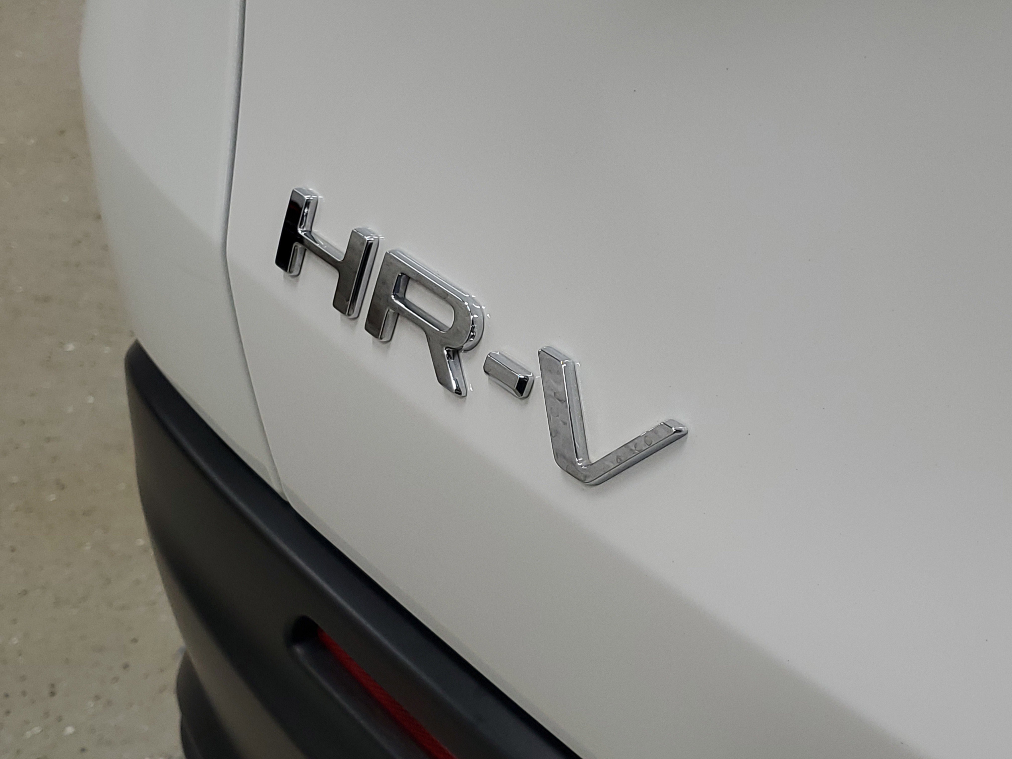 Used 2025 Honda HR-V LX image 8