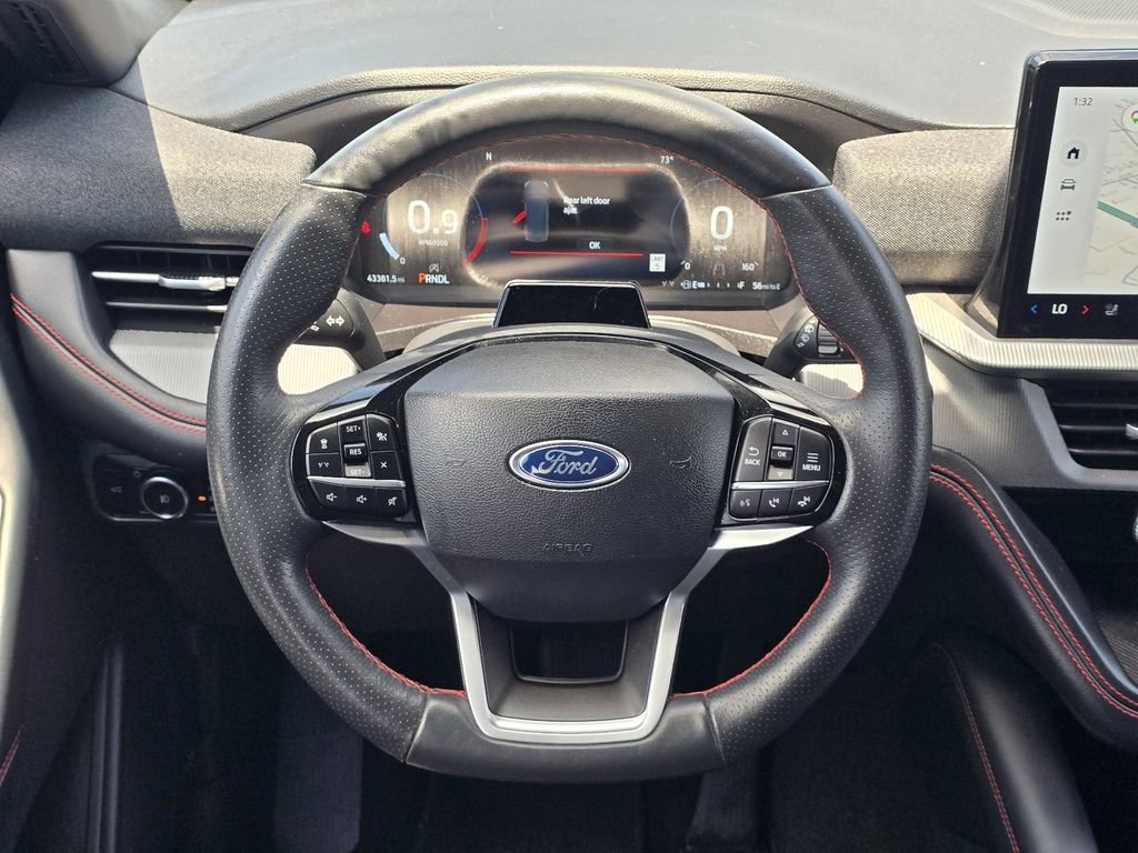 Used 2025 Ford Explorer ST-Line w/ ST-Line Street Pack AWD/4WD image 15