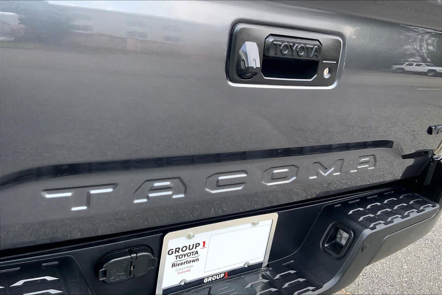 Used 2021 Toyota Tacoma TRD Off-Road w/ Technology Package AWD/4WD image 30