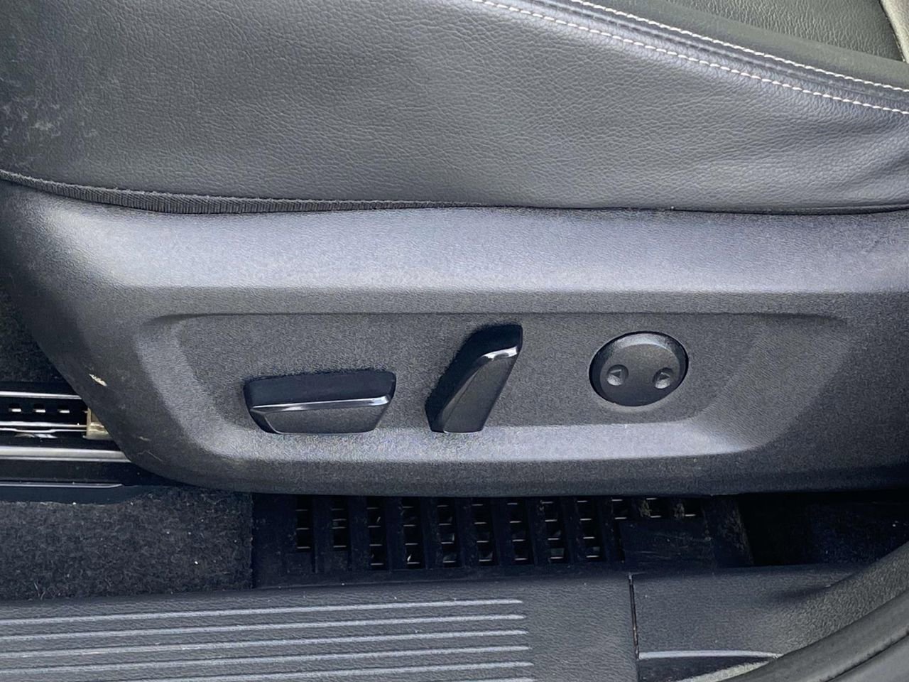 Used 2024 Nissan Rogue SL image 14