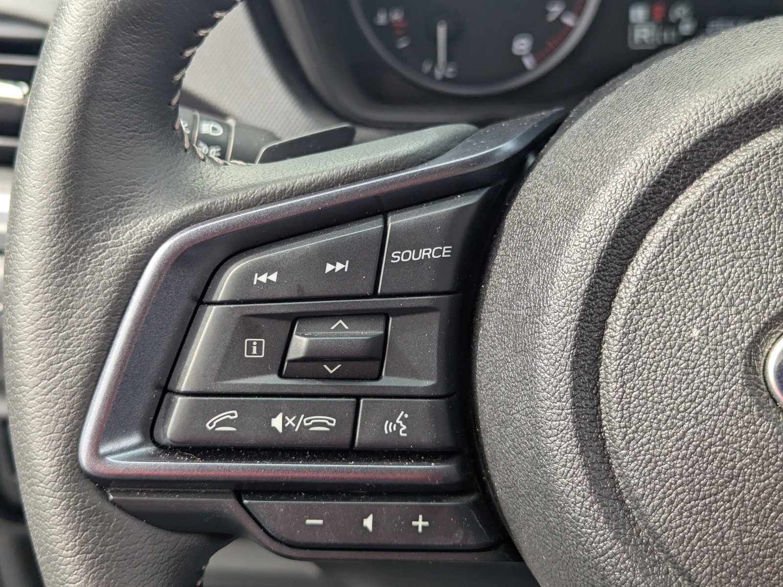 Certified 2025 Subaru Forester Limited image 27