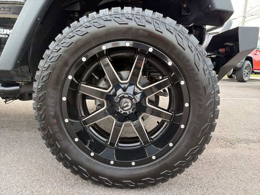 Used 2018 Jeep Wrangler Unlimited Rubicon w/ Connectivity Group image 11