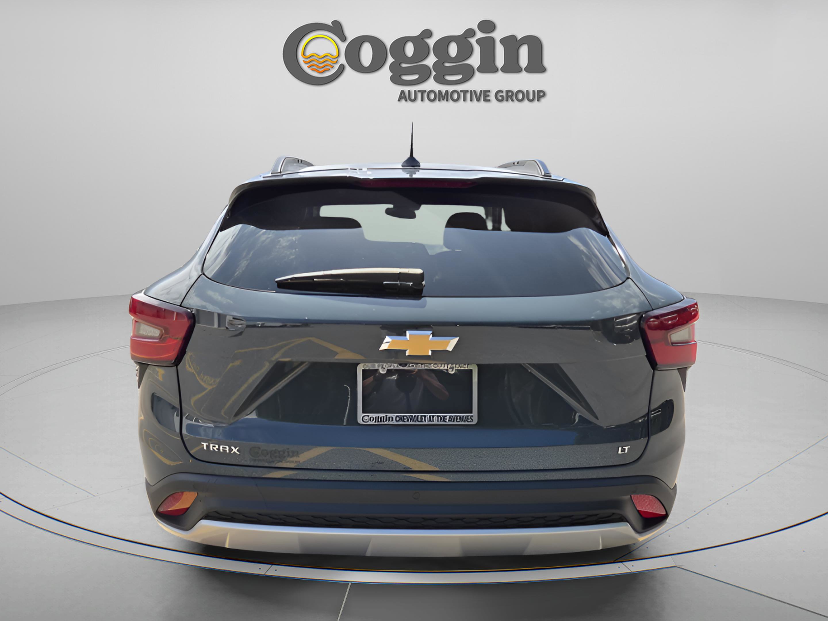 Used 2025 Chevrolet Trax LT w/ Driver Confidence Package FWD image 4