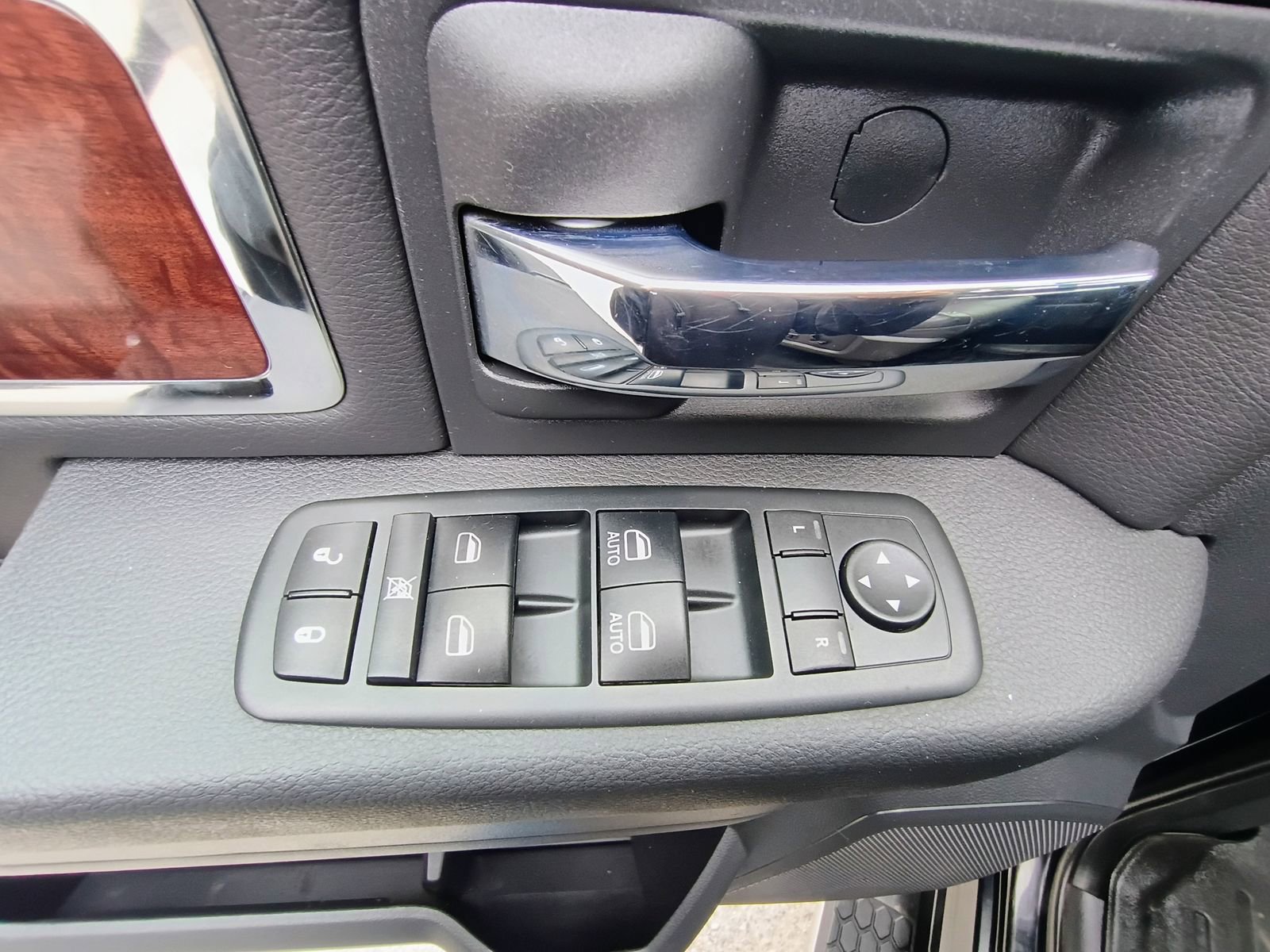 Used 2012 RAM 2500 Laramie image 15