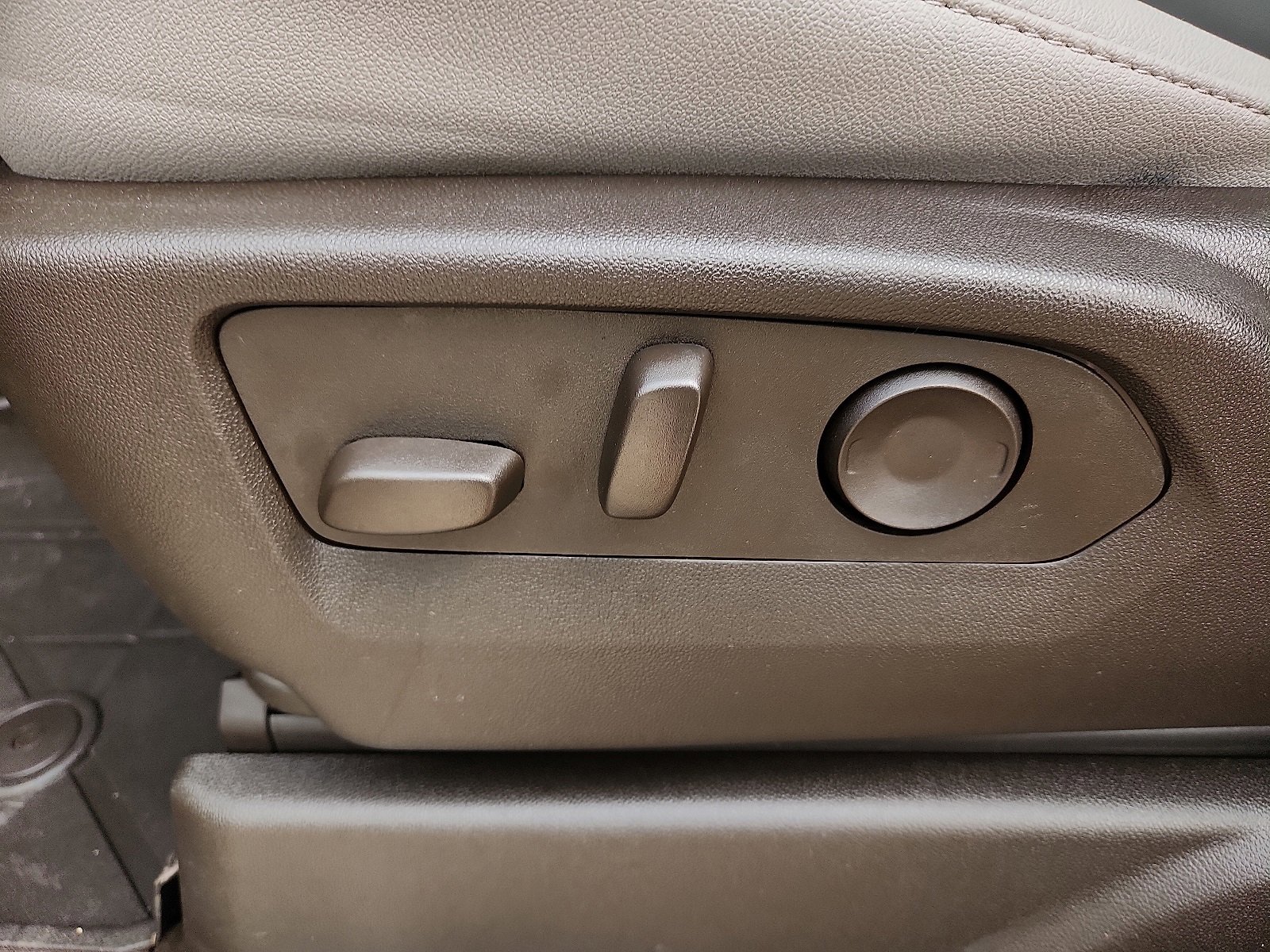 Used 2024 Chevrolet Tahoe Z71 w/ Off-Road Capability Package image 13