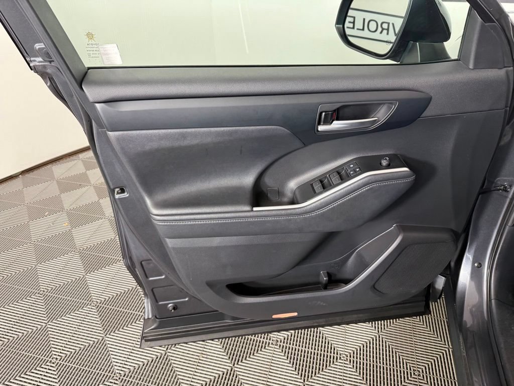 Used 2021 Toyota Highlander XSE AWD/4WD image 14