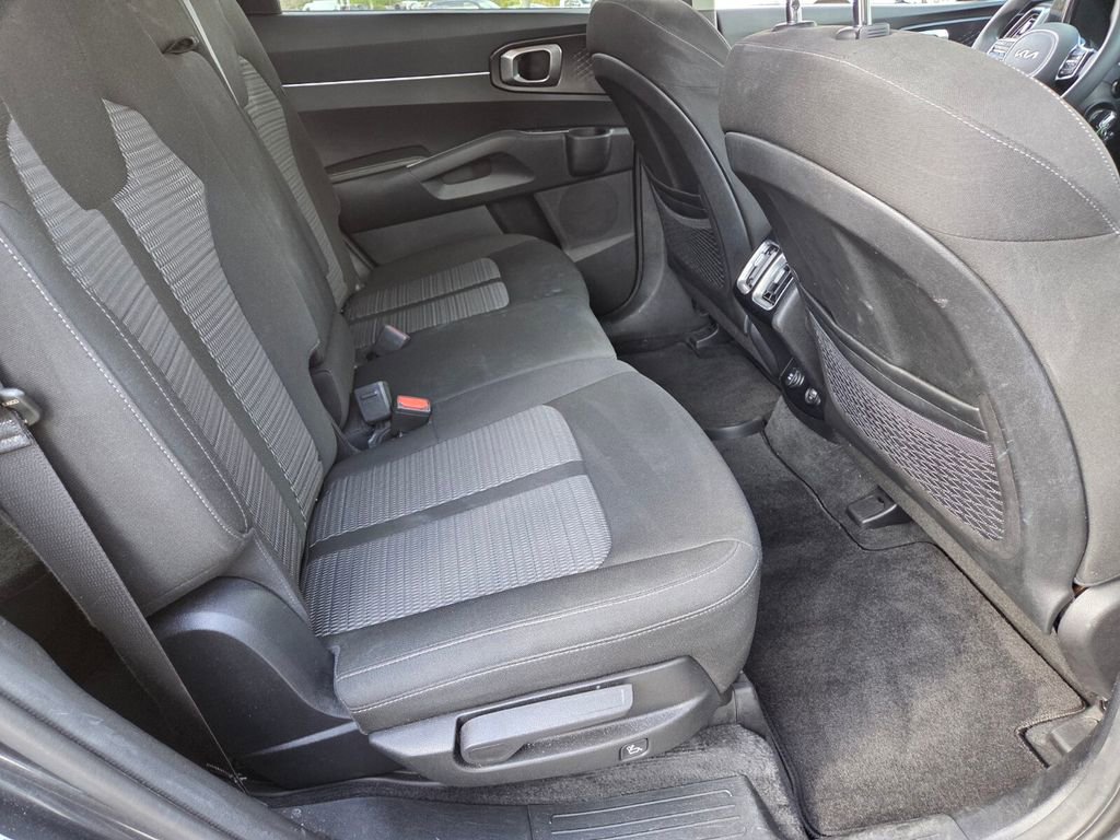 Used 2022 Kia Sorento LX image 14