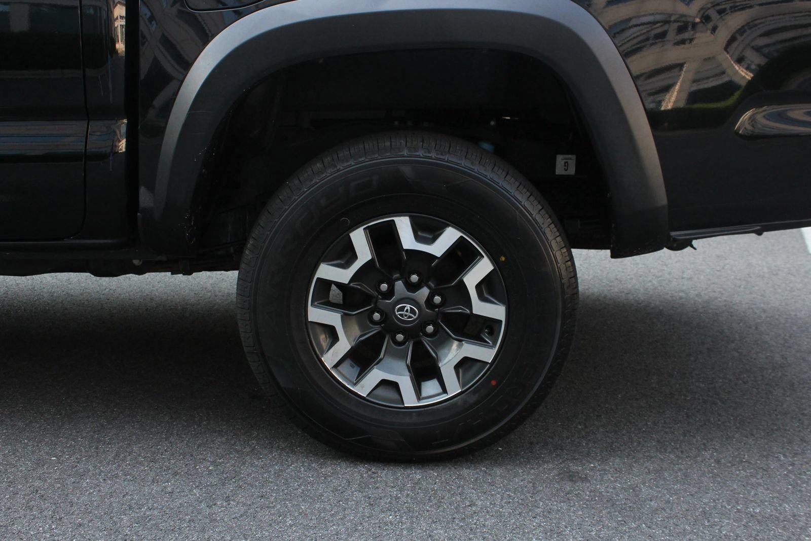 Used 2021 Toyota Tacoma TRD Off-Road w/ Technology Package AWD/4WD image 10