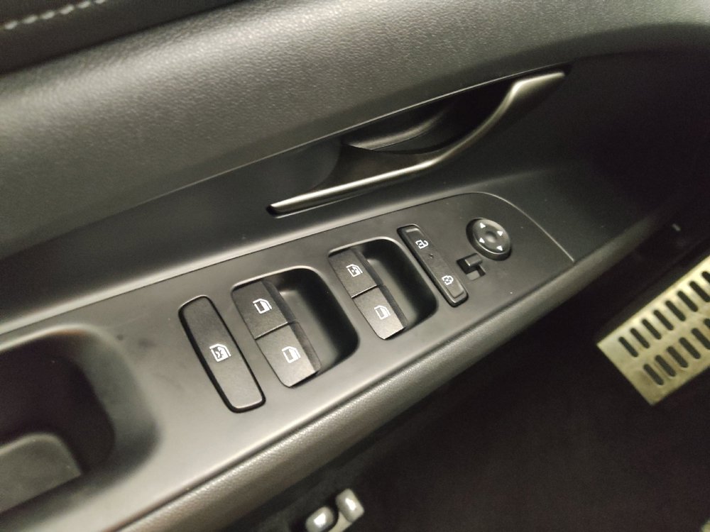 Used 2025 Hyundai Elantra Sport image 27