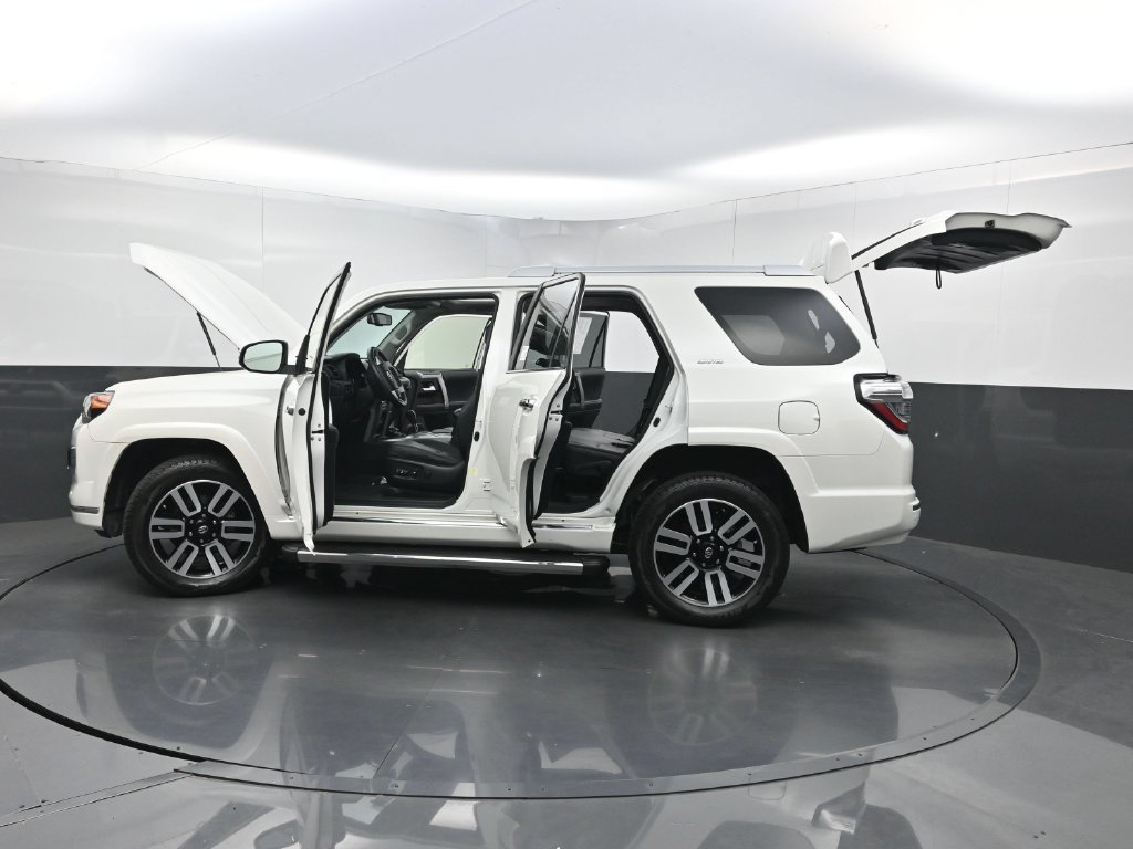 Used 2018 Toyota 4Runner Limited AWD/4WD image 37