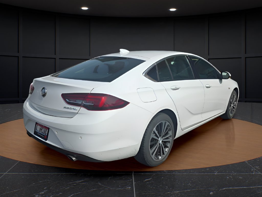 Used 2019 Buick Regal Preferred w/ Driver Confidence Package I FWD image 4