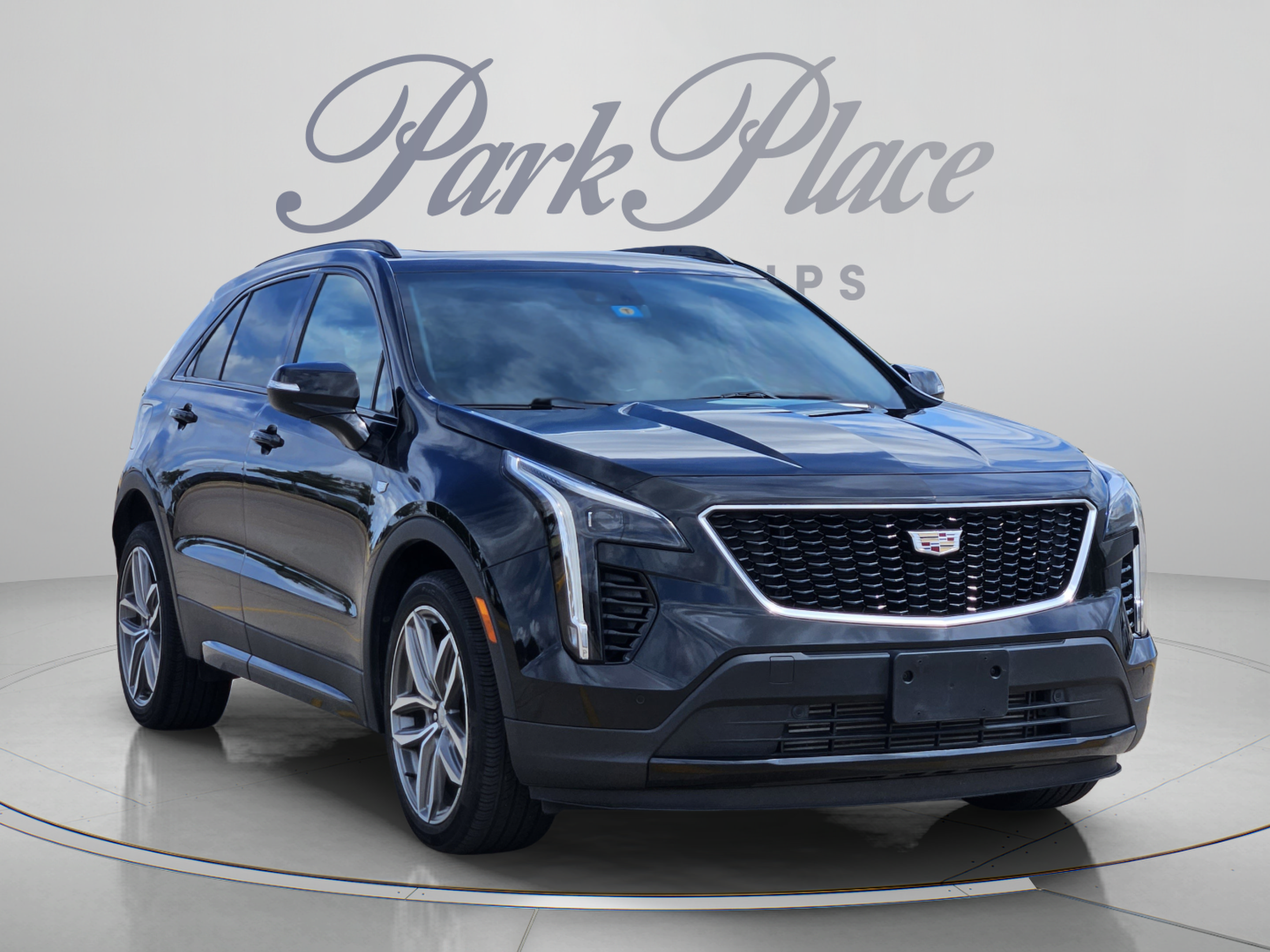 Used 2023 Cadillac XT4 Sport w/ Cold Weather Package FWD image 4