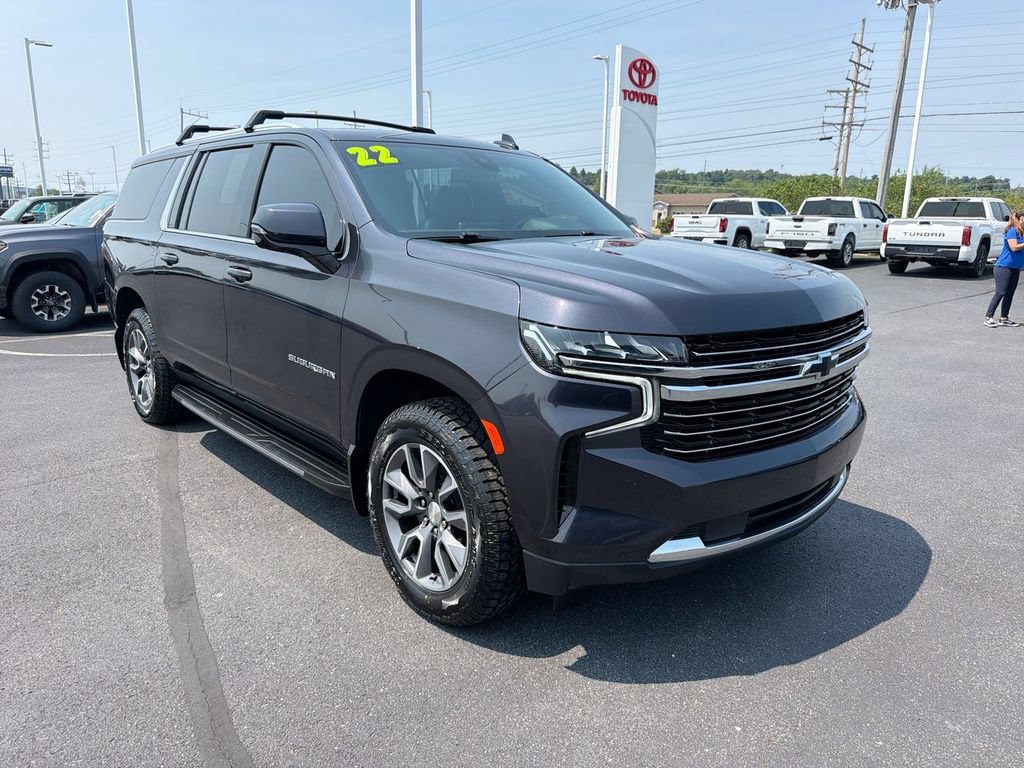 Used 2022 Chevrolet Suburban LT w/ Luxury Package AWD/4WD image 2