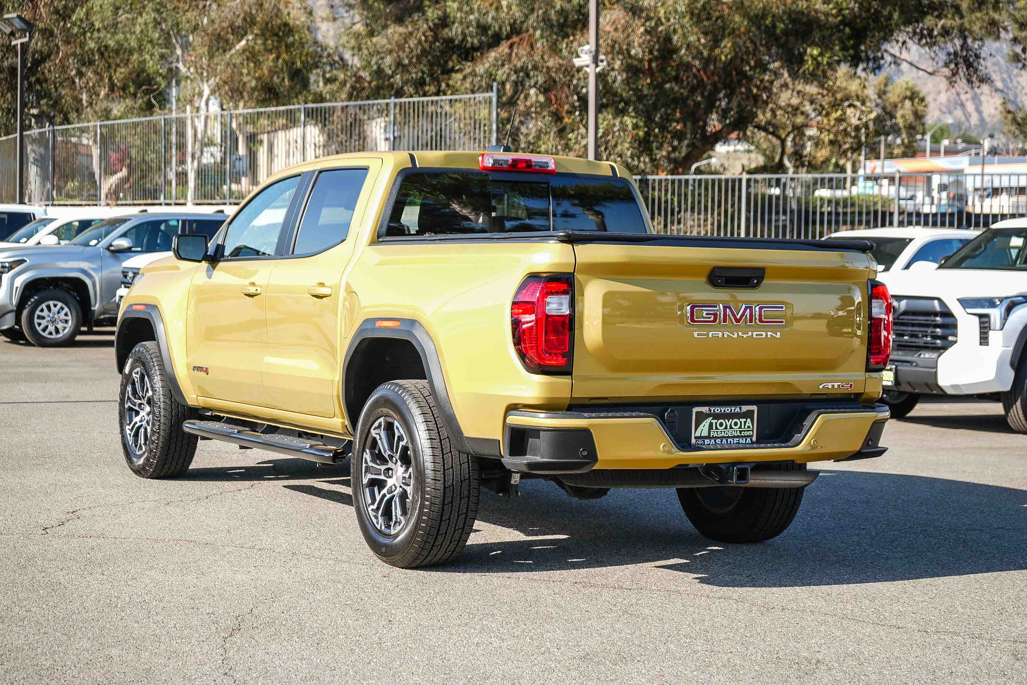 Used 2023 GMC Canyon AT4 w/ AT4 Premium Package AWD/4WD image 8