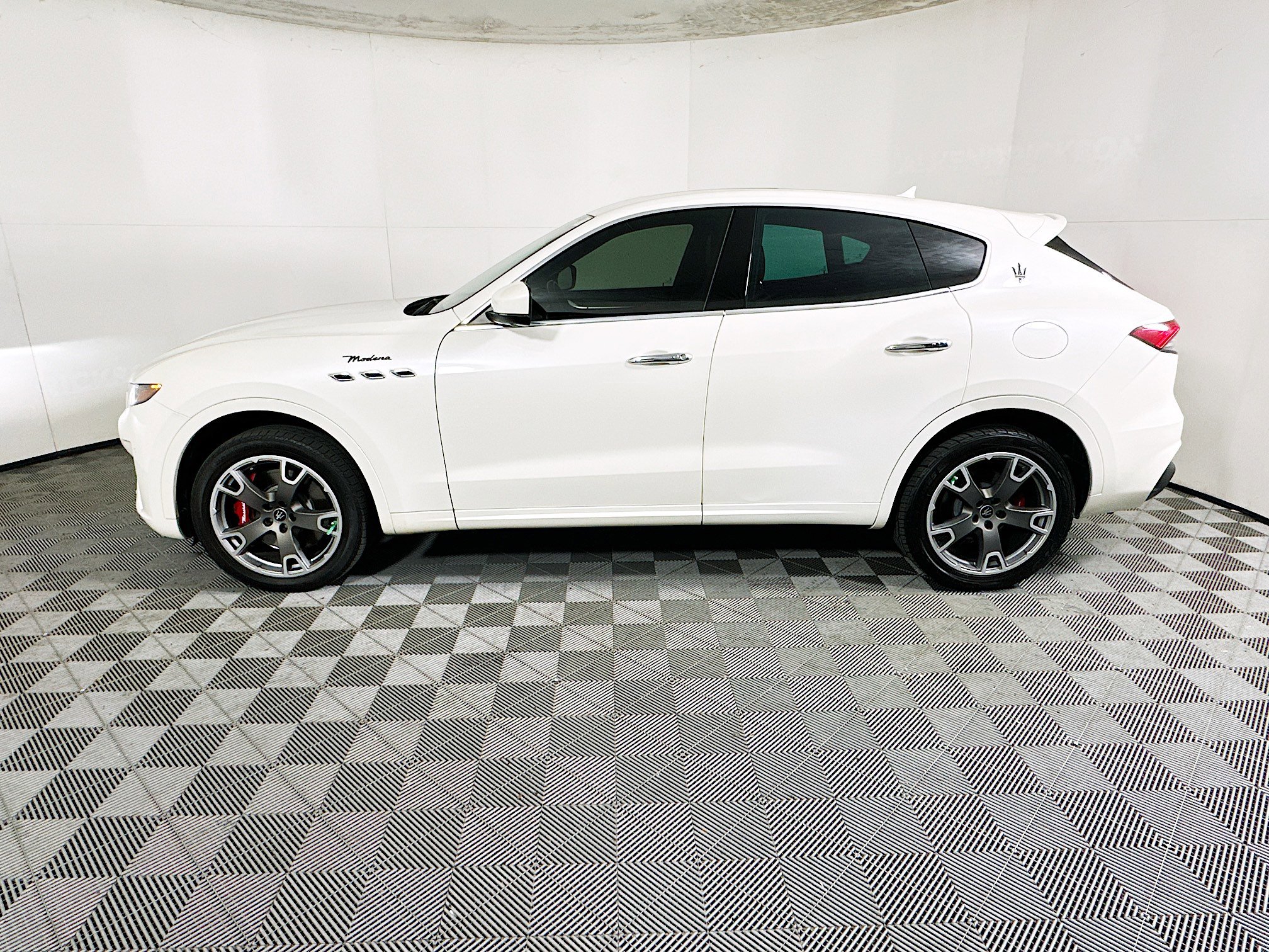 Used 2022 Maserati Levante Modena image 6