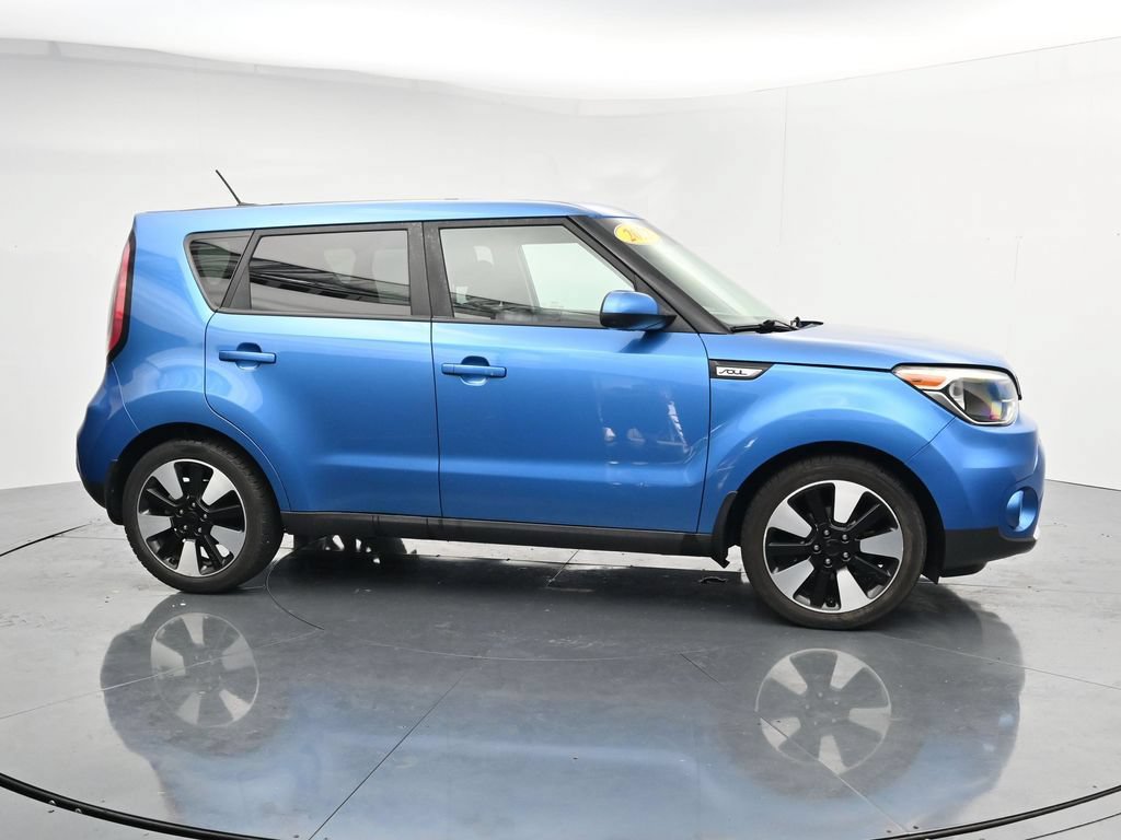 Used 2017 Kia Soul + w/ Designer's Package FWD image 9