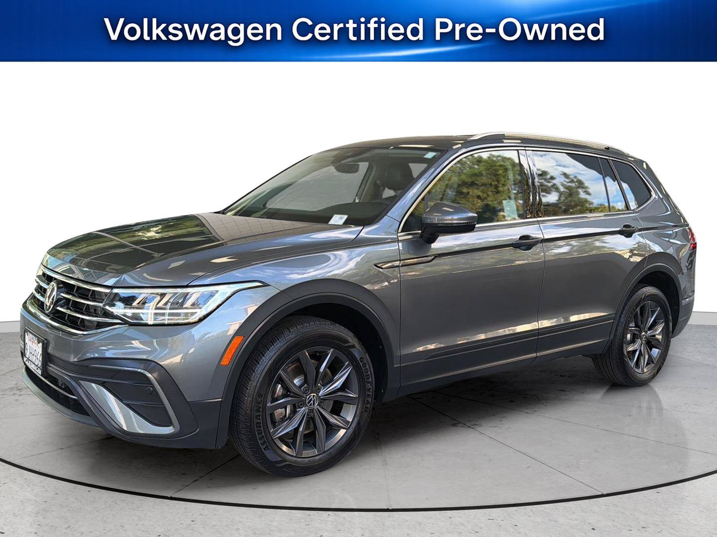 Certified 2023 Volkswagen Tiguan SE FWD image 1