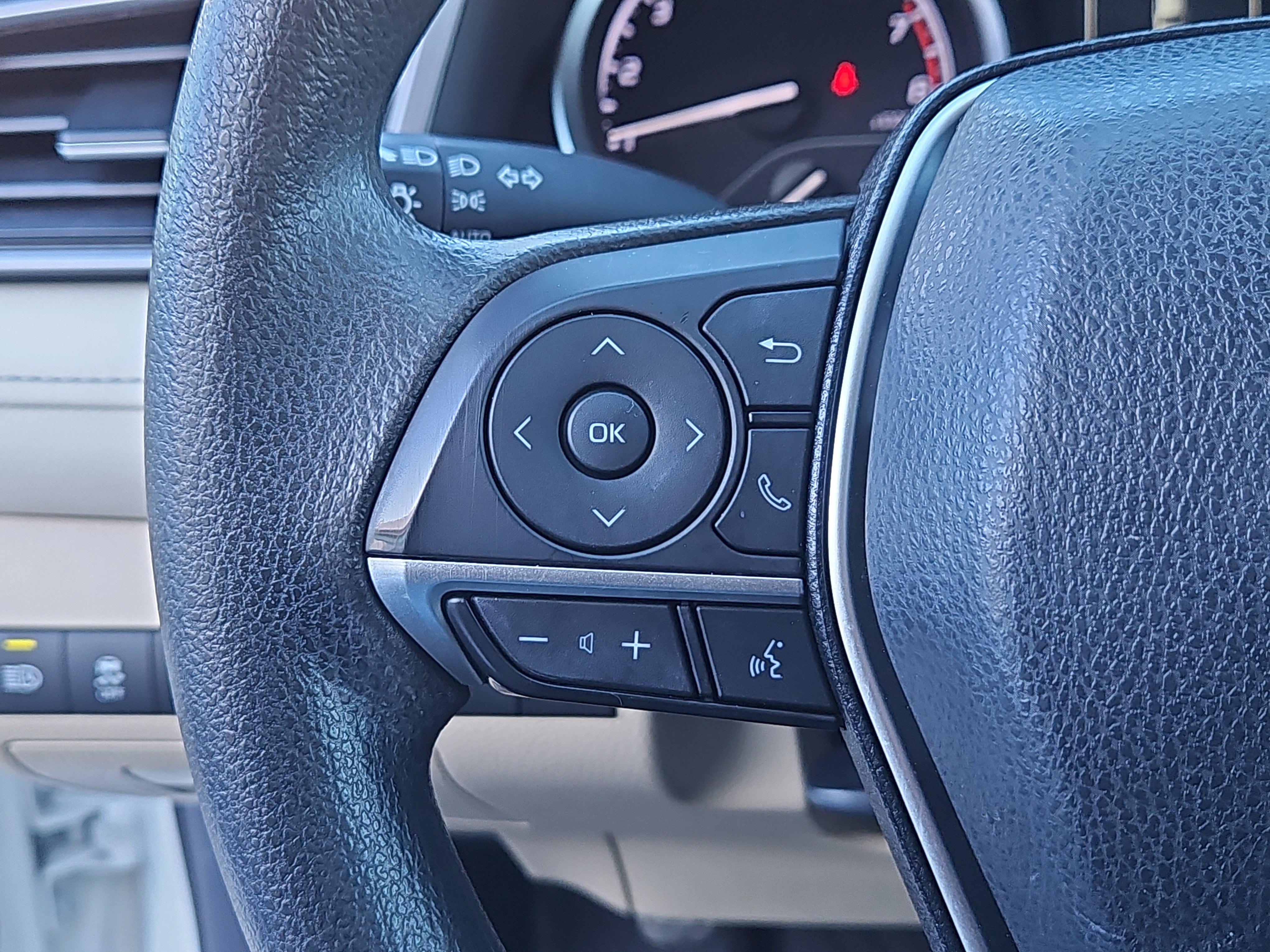 Used 2022 Toyota Camry LE image 11