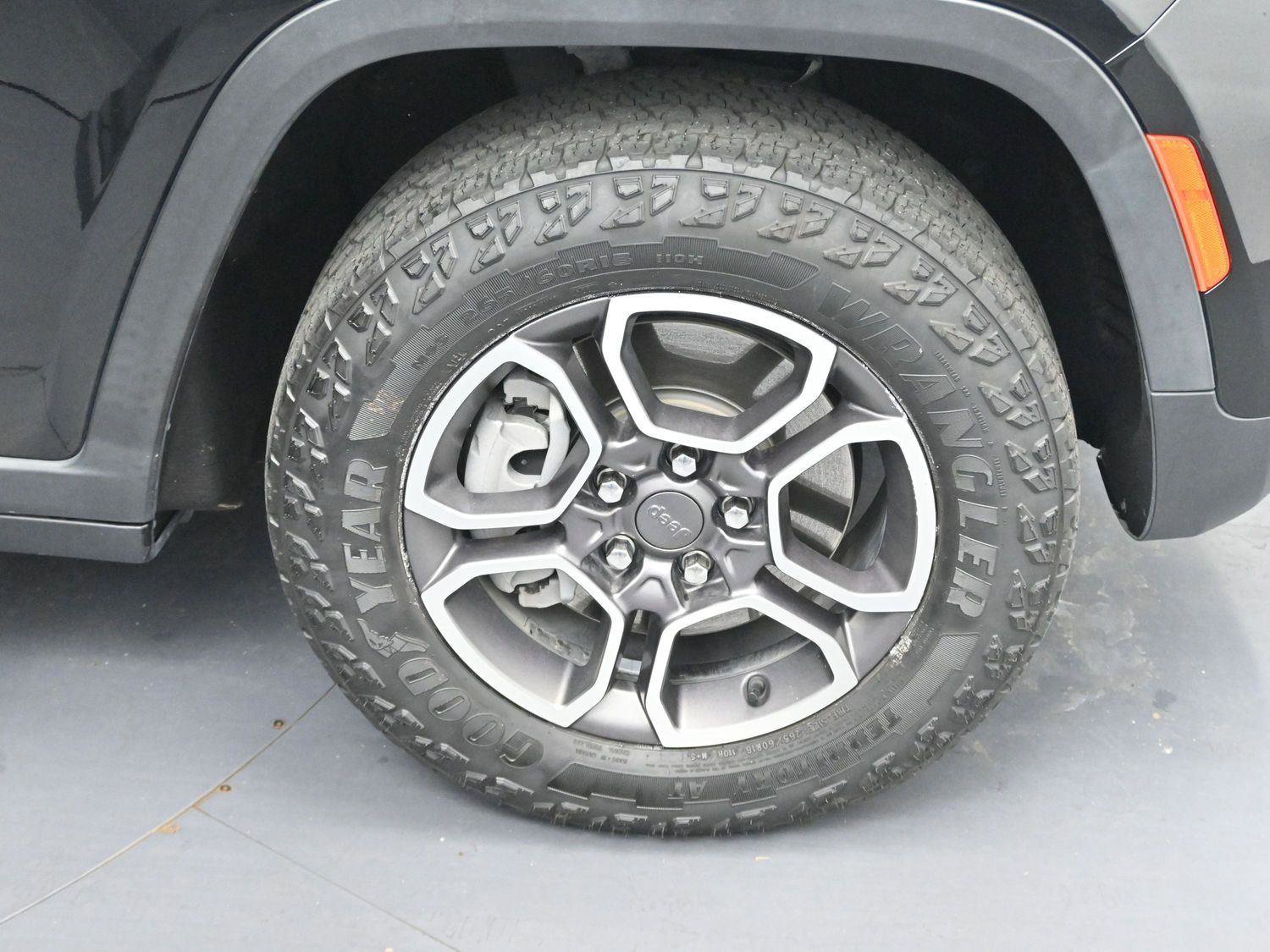 Used 2022 Jeep Grand Cherokee Trailhawk w/ Luxury Tech Group III AWD/4WD image 37