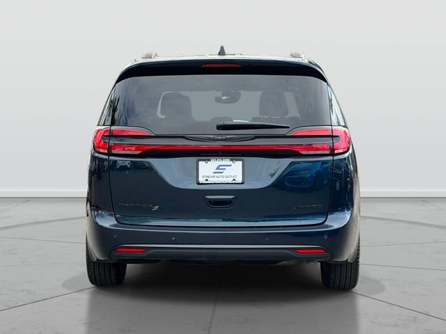 Used 2025 Chrysler Pacifica Limited FWD image 7