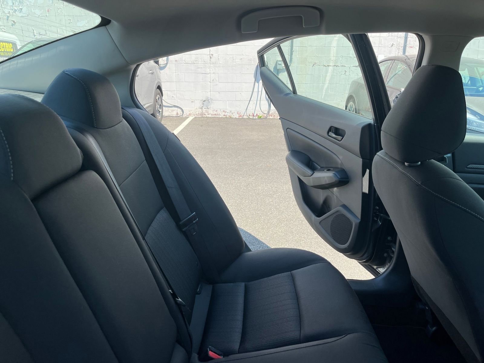 Used 2025 Nissan Altima 2.5 SV FWD image 38