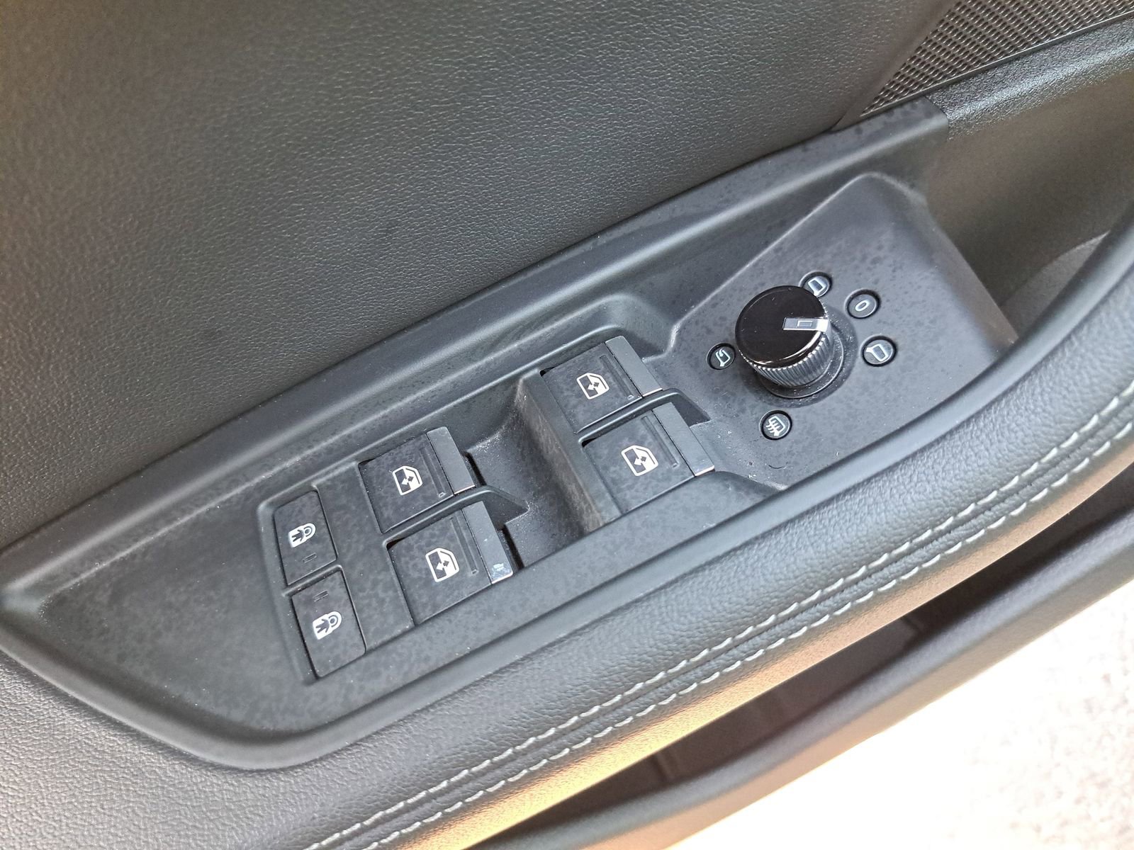 Used 2024 Audi Q8 e-tron Premium AWD/4WD image 29