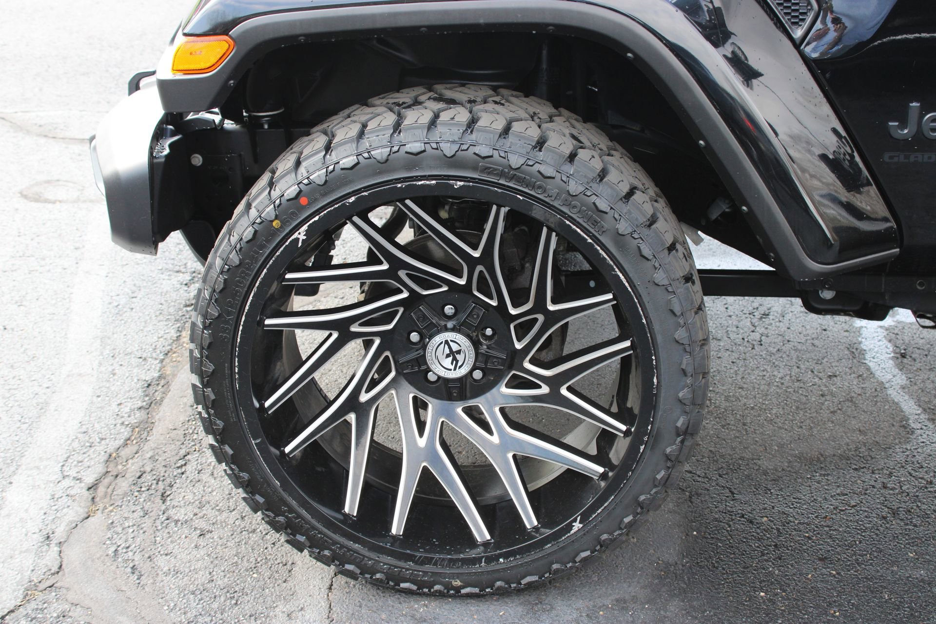 Used 2023 Jeep Gladiator Sport image 10