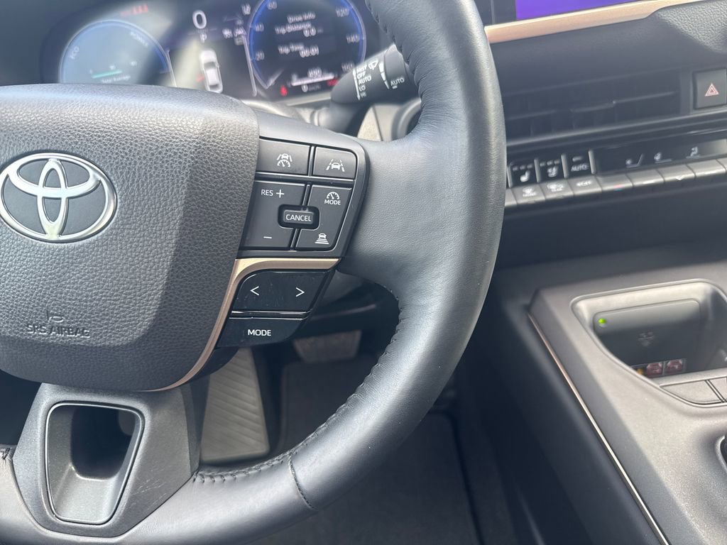 Used 2023 Toyota Crown Limited image 24