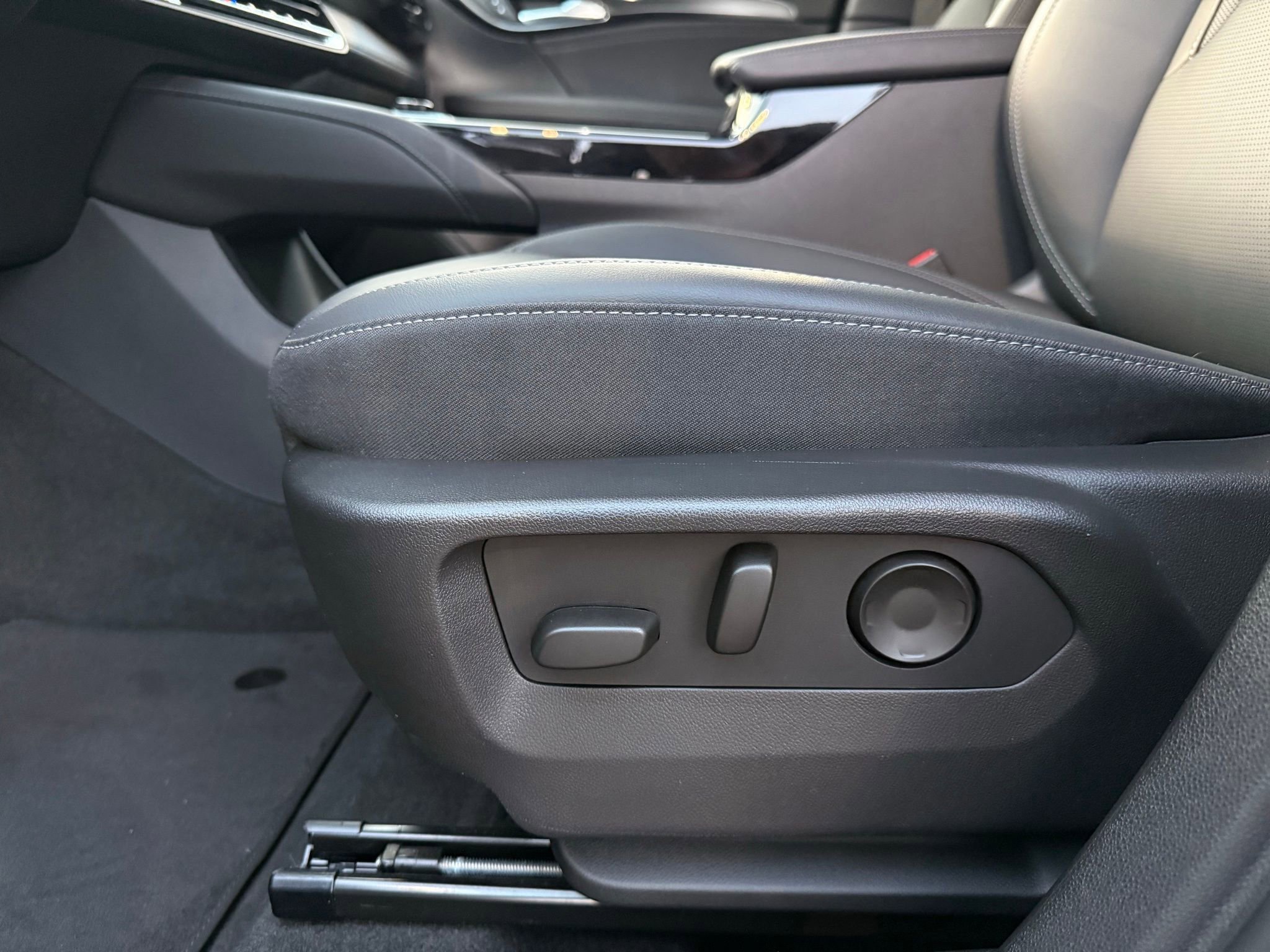 Used 2025 Buick Envision Preferred image 38