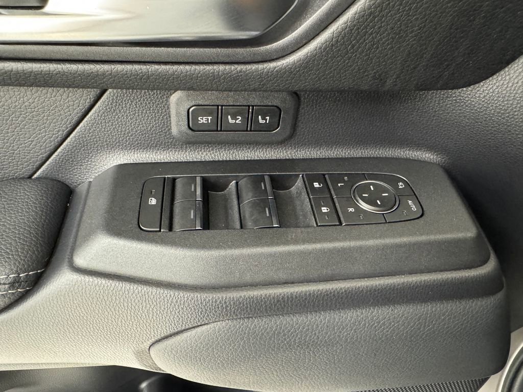 Used 2024 Toyota Land Cruiser image 28