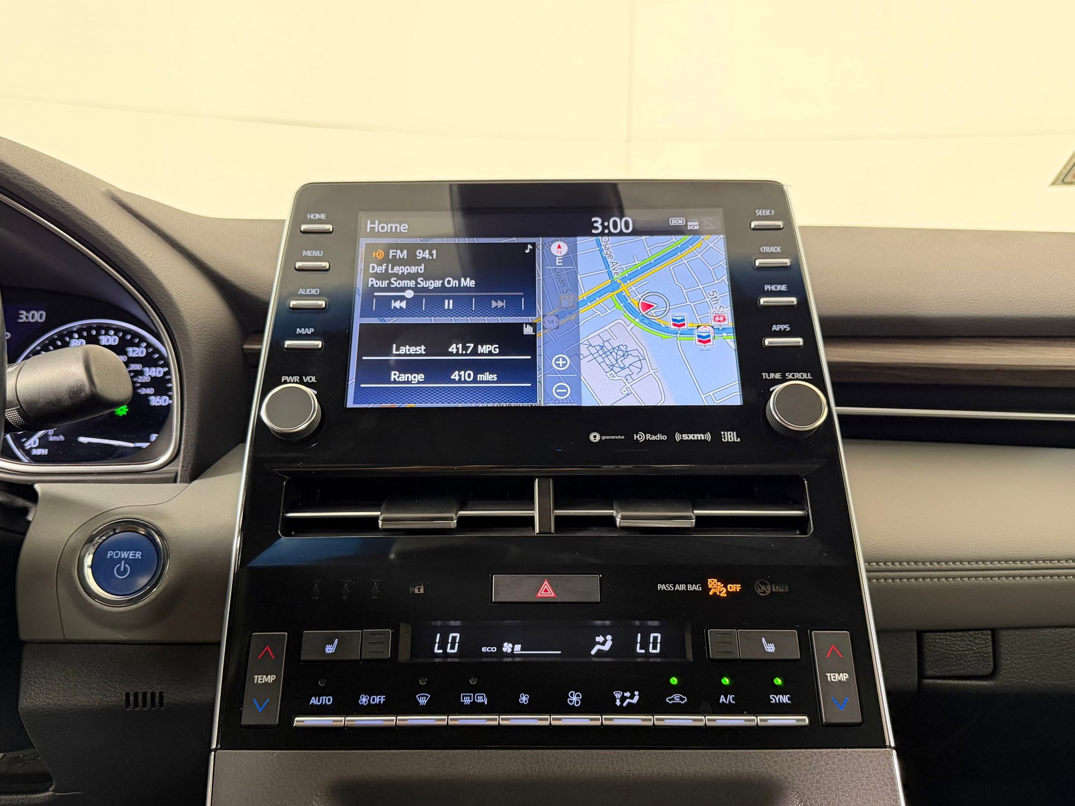 Used 2020 Toyota Avalon XLE w/ Moonroof Package FWD image 25