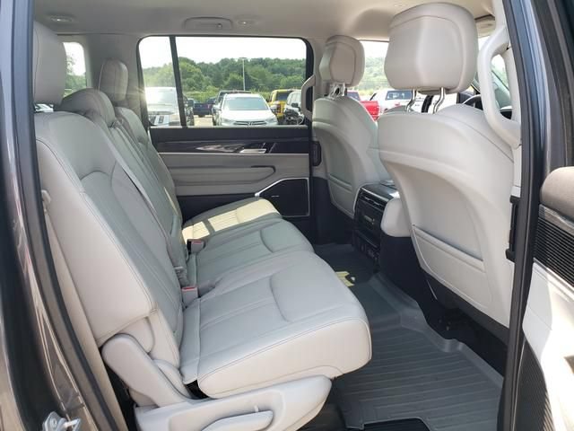 Used 2022 Jeep Wagoneer Series II AWD/4WD image 19