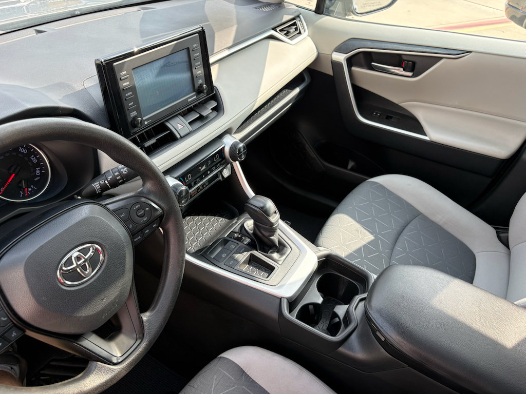 Used 2020 Toyota RAV4 XLE w/ Convenience Package FWD image 16