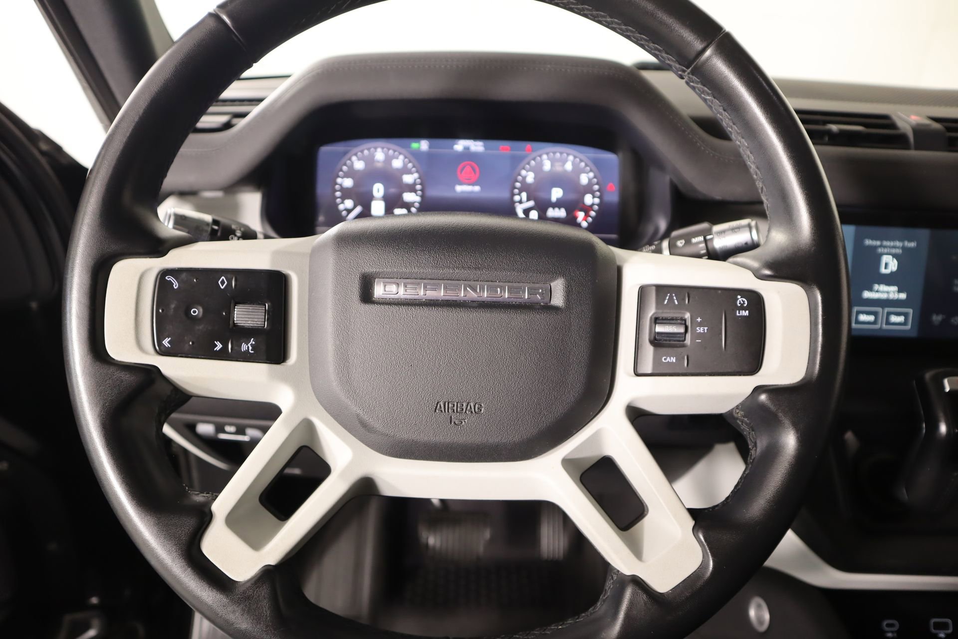 Used 2020 Land Rover Defender 110 SE AWD/4WD image 3