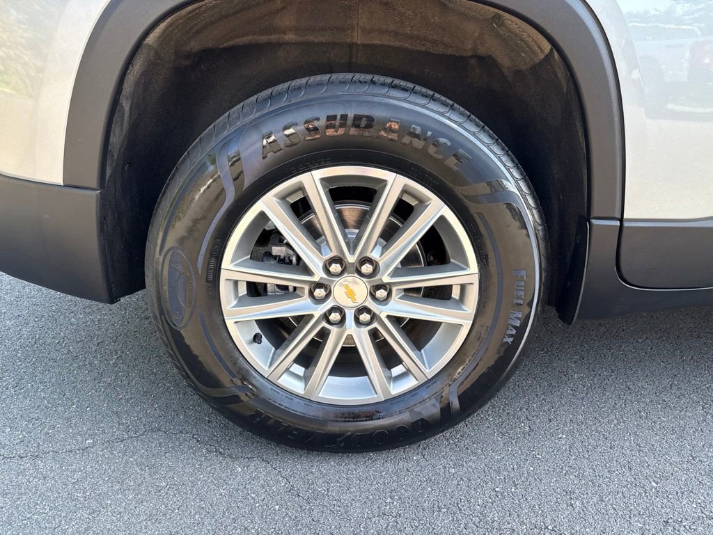 Used 2023 Chevrolet Traverse LT w/ LPO, Floor Liner Package AWD/4WD image 2