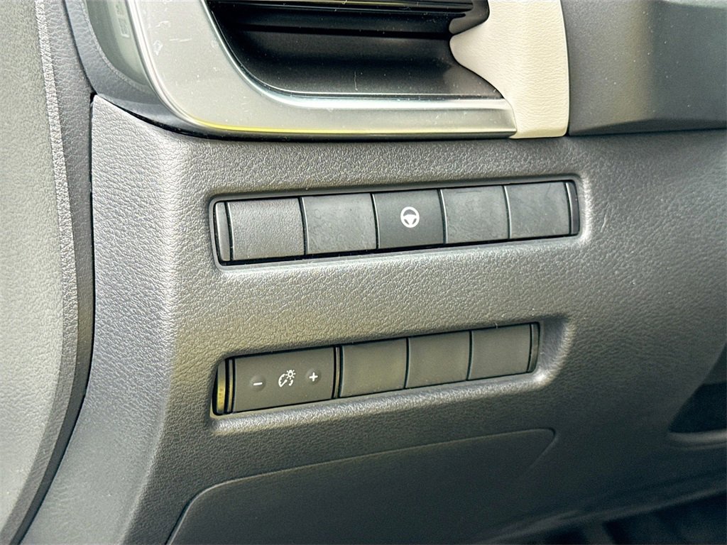 Used 2023 Nissan Rogue SV image 24