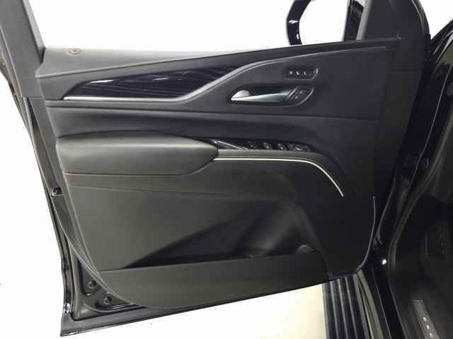 Used 2024 Cadillac Escalade ESV V w/ Heavy-Duty Trailer Package image 17