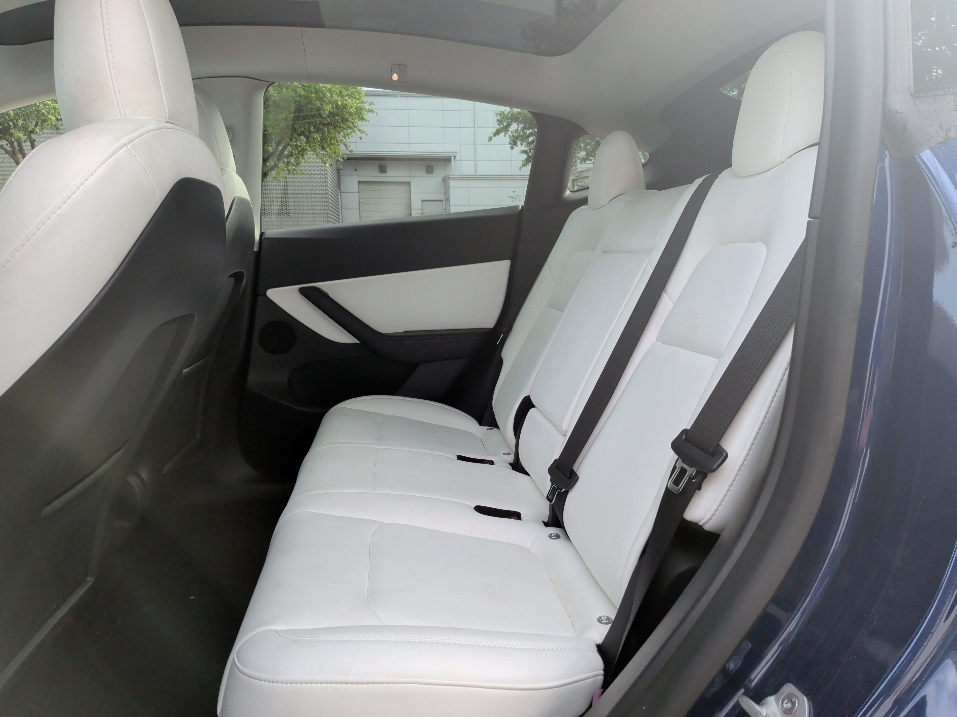 Used 2022 Tesla Model Y Long Range image 27