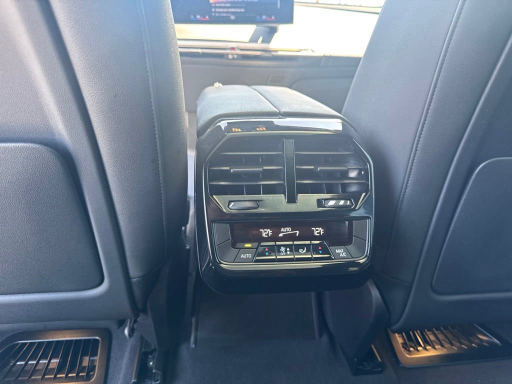 Used 2023 BMW iX xDrive50 AWD/4WD image 16