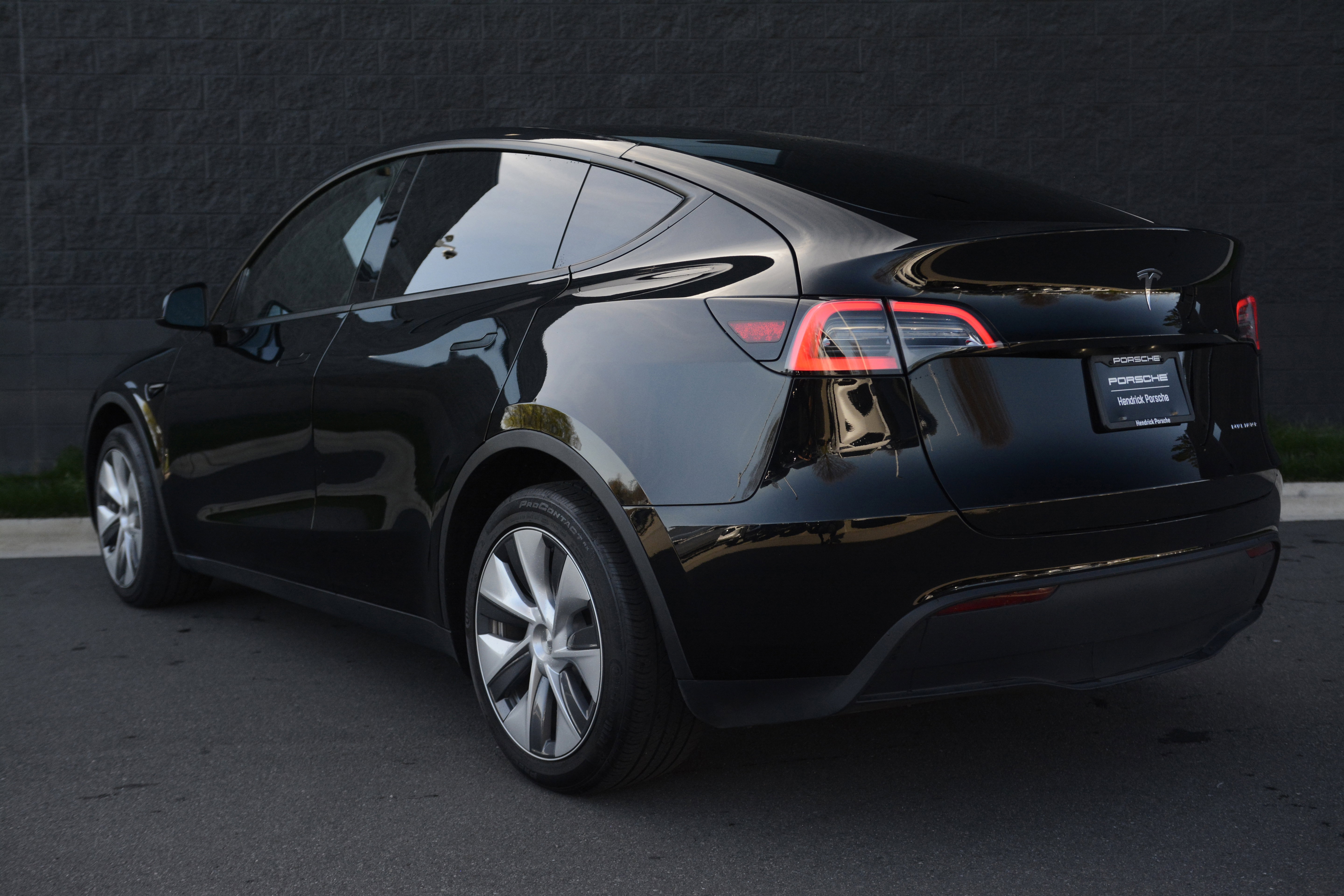 Used 2023 Tesla Model Y Long Range image 3