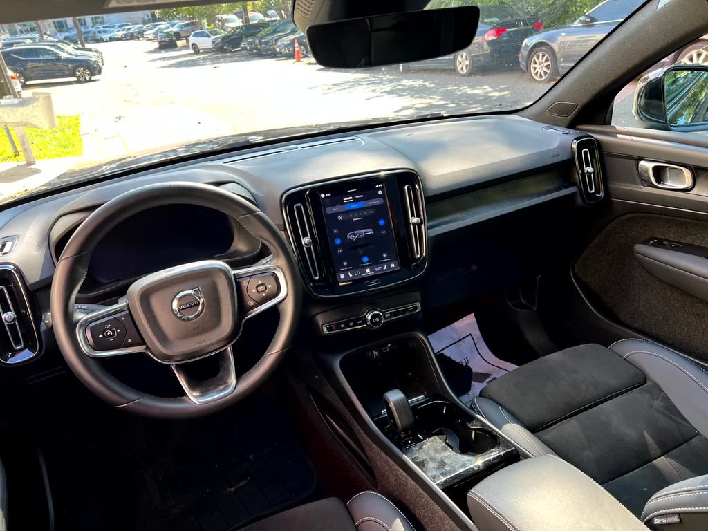 Certified 2023 Volvo C40 P8 Recharge Plus w/ Protection Package Premier AWD/4WD image 9