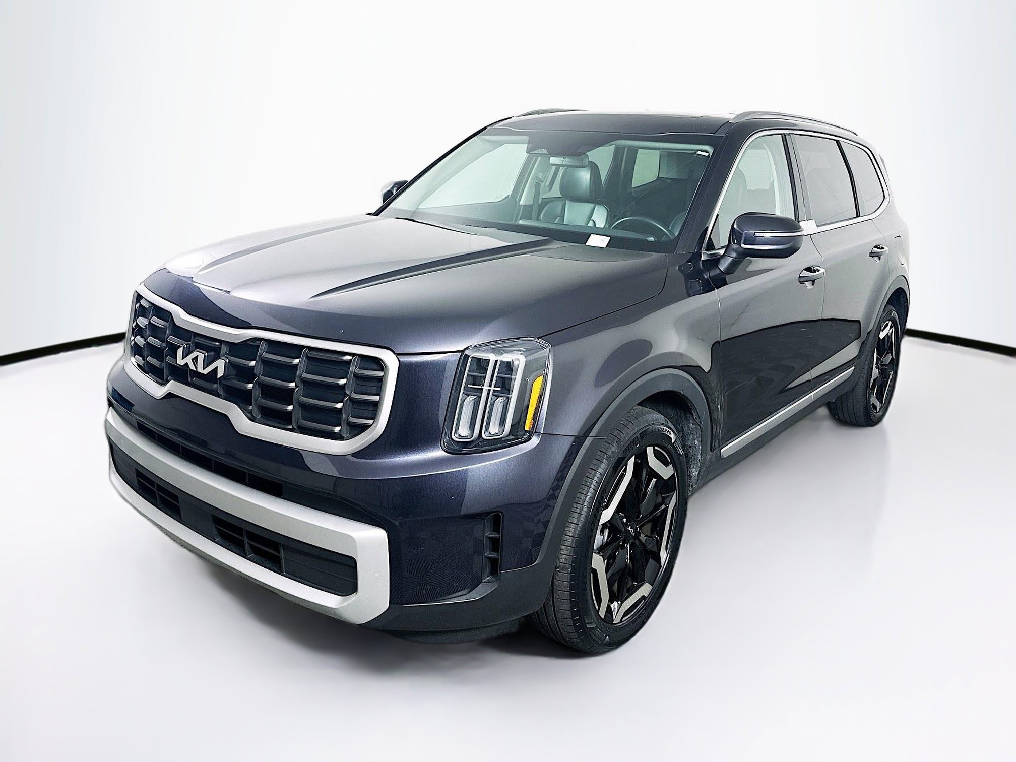 Used 2025 Kia Telluride S image 3