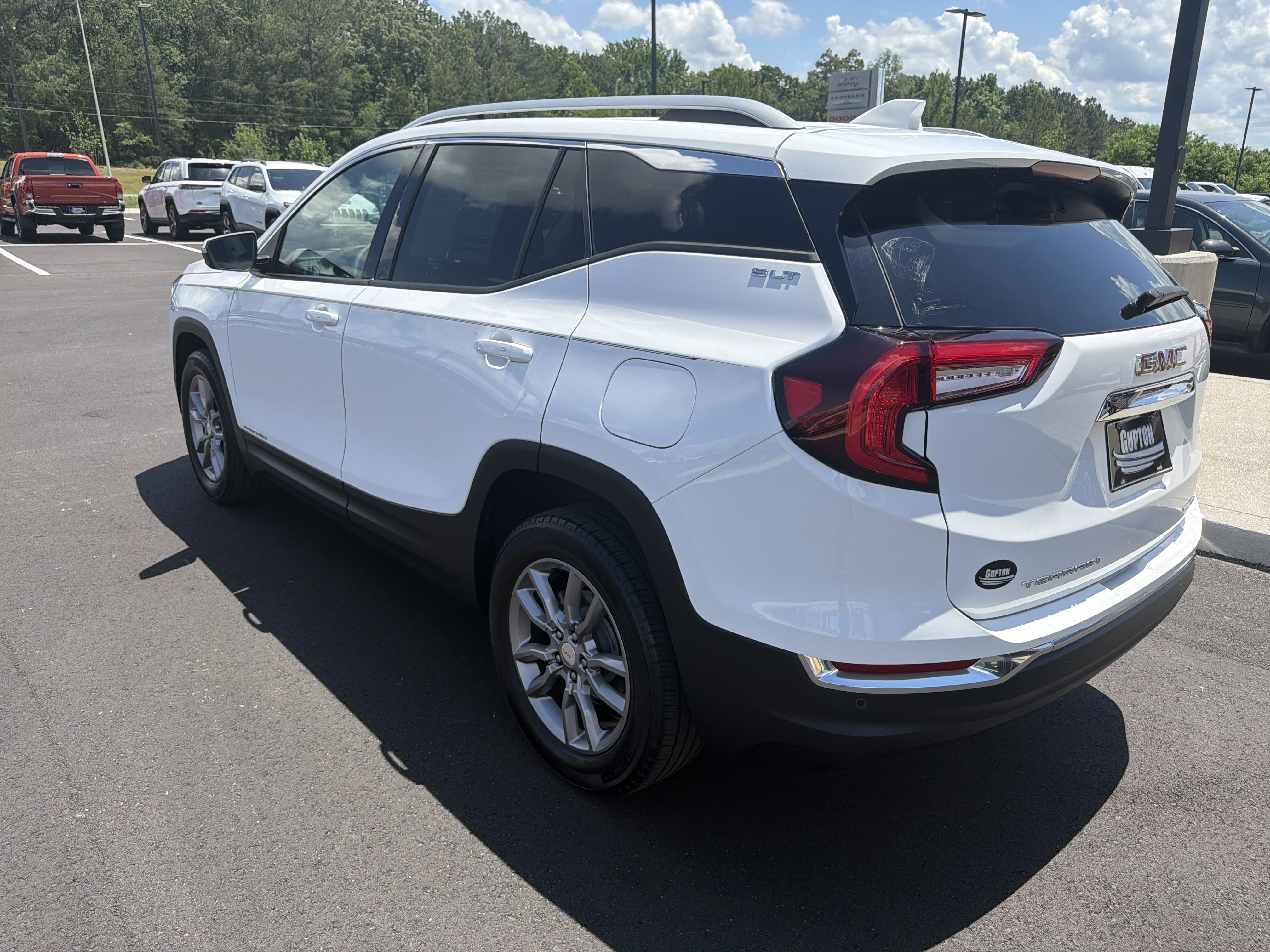 Used 2024 GMC Terrain SLT AWD/4WD image 15