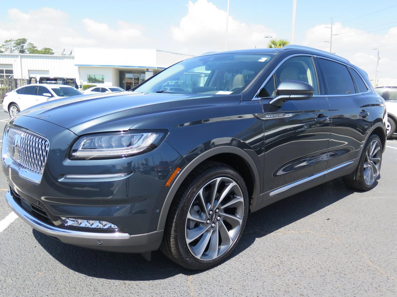 Used 2023 Lincoln Nautilus Reserve w/ Equipment Group 202A AWD/4WD image 8